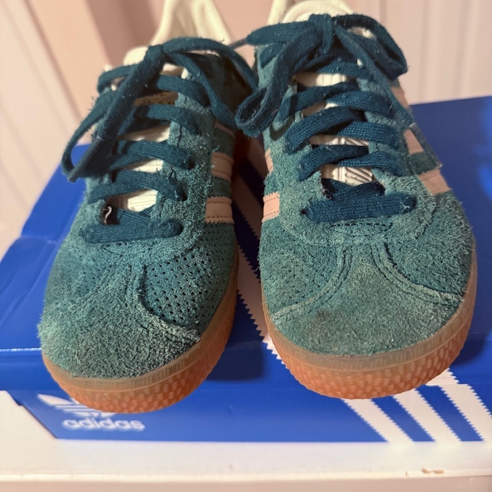 Adidas kids green and white Gazelle Sneaker size 1 - Picture 5 of 10